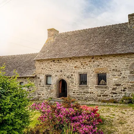 Holiday home Magnifique Longere Bretonne. *