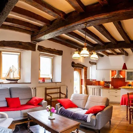 Holiday home Magnifique Longere Bretonne.