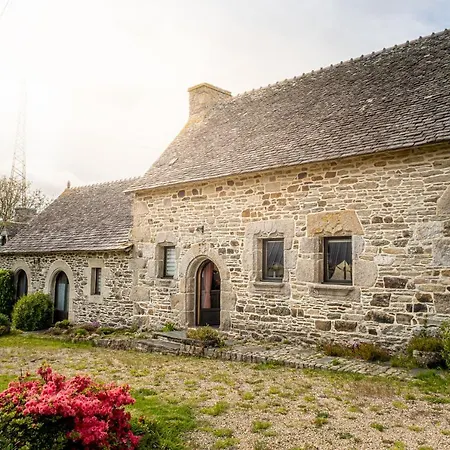 Magnifique Longere Bretonne. Holiday home Lanmeur
