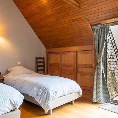 Holiday home Magnifique Longere Bretonne.
