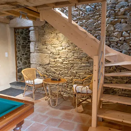 Holiday home Magnifique Longere Bretonne. Lanmeur